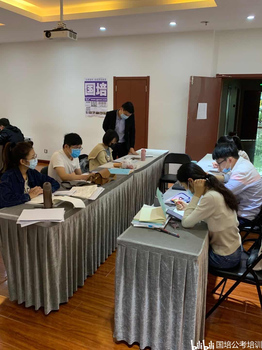 引导青年树立正确婚恋观，提升婚姻介绍服务质量——2022安徽芜湖公务员面试热点解析