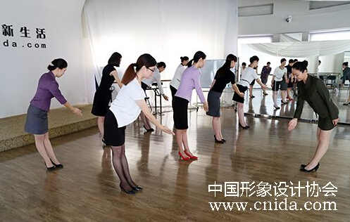 徐文波老师 专业服务礼仪培训教学实录与价值解析