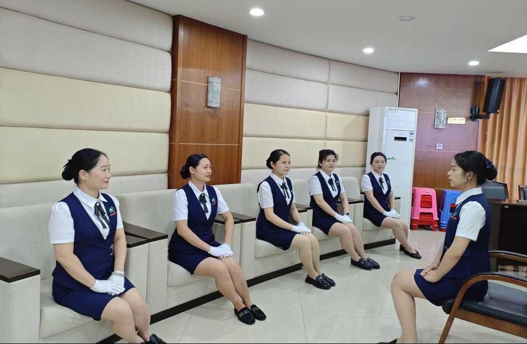 港北区直属机关后勤服务中心会务股开展会务礼仪与婚姻介绍服务专题培训